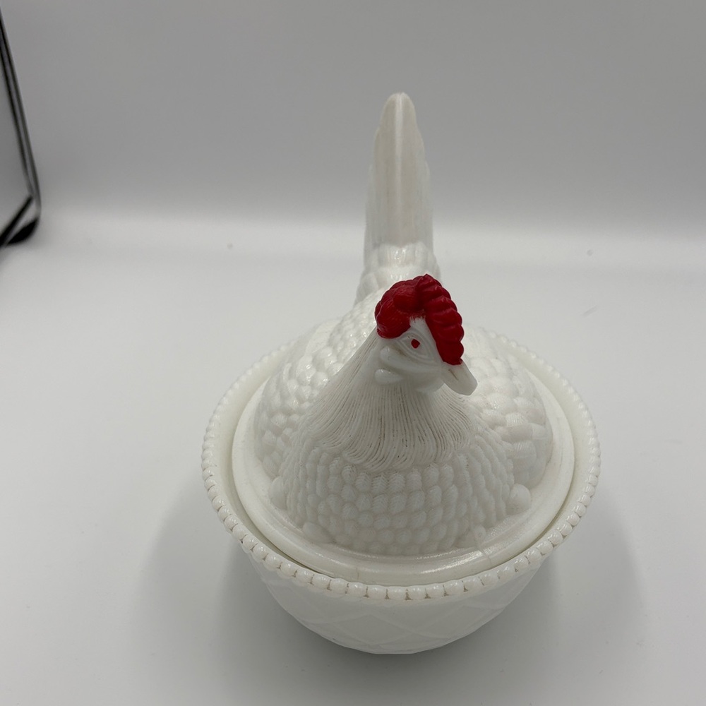 Vintage White Hen Covered Dish - Picture 2 of 10
